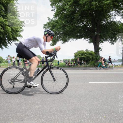 15.06.2025 - 7 Türme Triathlon Yannick Fuchs http://msf.ph/oto/7990650 15.06.2025 13:17:03 Radfahren 366, 445, 563, 566, 583, 706, 1039, 1062, 1188 meine-sportfotos.de