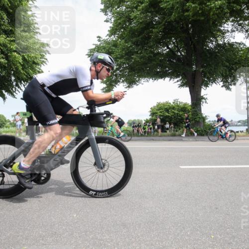 15.06.2025 - 7 Türme Triathlon Yannick Fuchs http://msf.ph/oto/7990653 15.06.2025 13:17:03 Radfahren 366, 445, 563, 566, 583, 706, 1039, 1062, 1188 meine-sportfotos.de