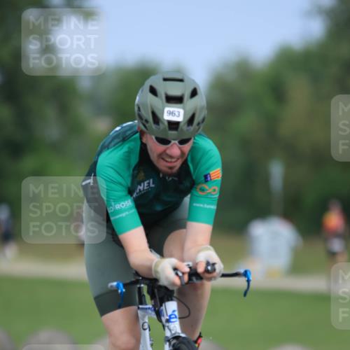 21.06.2025 - 27. Vierlanden-Triathlon H.Heesch http://msf.ph/oto/7990660 15.06.2025 11:52:42 Radfahren 201, 672, 789, 963 meine-sportfotos.de