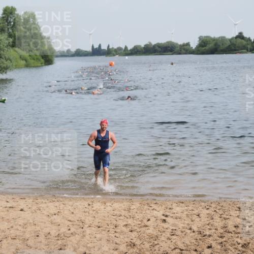 21.06.2025 - 27. Vierlanden-Triathlon MichiJ http://msf.ph/oto/7990663 15.06.2026 09:53:19 Schwimmen 304 meine-sportfotos.de