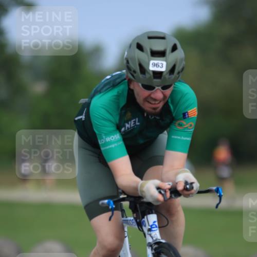 21.06.2025 - 27. Vierlanden-Triathlon H.Heesch http://msf.ph/oto/7990667 15.06.2025 11:52:42 Radfahren 201, 672, 789, 963 meine-sportfotos.de