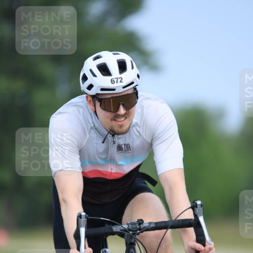 21.06.2025 - 27. Vierlanden-Triathlon H.Heesch http://msf.ph/oto/7990673 15.06.2025 11:52:43 Radfahren 201, 672, 703, 789, 963 meine-sportfotos.de