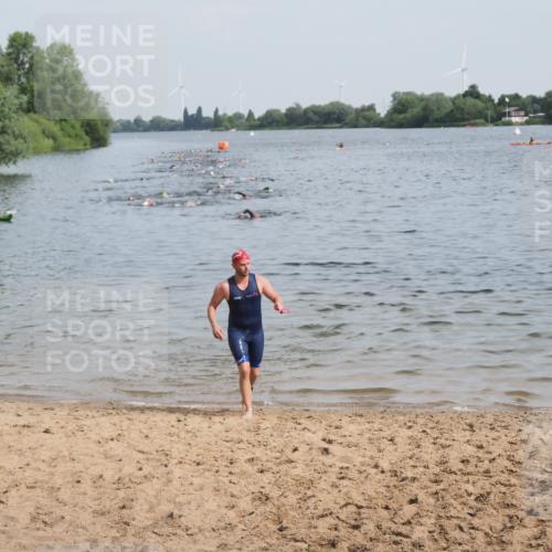 21.06.2025 - 27. Vierlanden-Triathlon MichiJ http://msf.ph/oto/7990706 15.06.2026 09:53:21 Schwimmen 304 meine-sportfotos.de