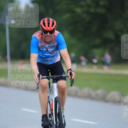 21.06.2025 - 27. Vierlanden-Triathlon H.Heesch http://msf.ph/oto/7990712 15.06.2025 11:52:55 Radfahren 703, 791, 801 meine-sportfotos.de