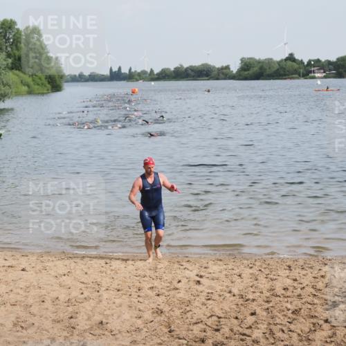 21.06.2025 - 27. Vierlanden-Triathlon MichiJ http://msf.ph/oto/7990717 15.06.2026 09:53:21 Schwimmen 304 meine-sportfotos.de