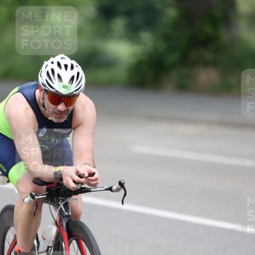 15.06.2025 - 7 Türme Triathlon Yannick Fuchs http://msf.ph/oto/7990738 15.06.2025 11:55:10 Radfahren 321 meine-sportfotos.de