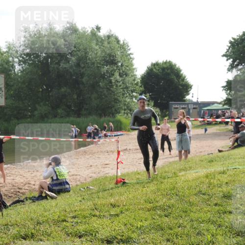 15.06.2025 - 27. Vierlanden-Triathlon KatJ http://msf.ph/oto/7990750 15.06.2025 09:12:01 Schwimmen 201, 215, 229, 245 meine-sportfotos.de