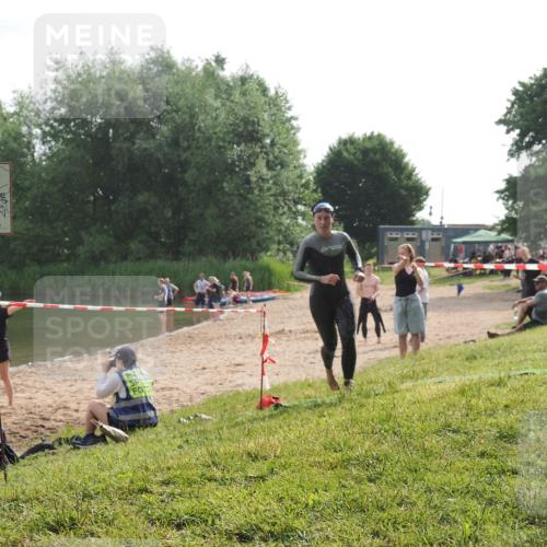 15.06.2025 - 27. Vierlanden-Triathlon KatJ http://msf.ph/oto/7990759 15.06.2025 09:12:01 Schwimmen 201, 215, 229, 245 meine-sportfotos.de