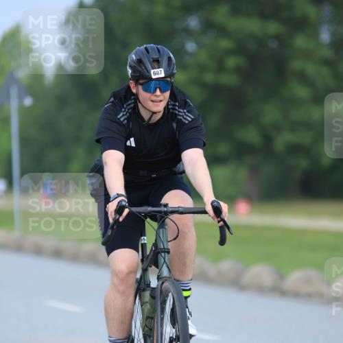 21.06.2025 - 27. Vierlanden-Triathlon H.Heesch http://msf.ph/oto/7990770 15.06.2025 11:53:10 Radfahren 687, 717, 787, 921, 934 meine-sportfotos.de