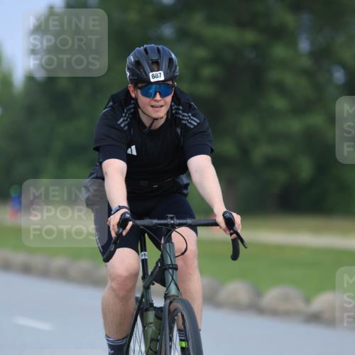 21.06.2025 - 27. Vierlanden-Triathlon H.Heesch http://msf.ph/oto/7990784 15.06.2025 11:53:10 Radfahren 687, 717, 787, 921, 934 meine-sportfotos.de