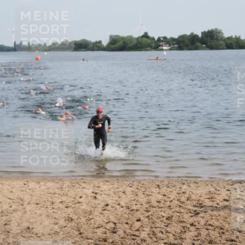 21.06.2025 - 27. Vierlanden-Triathlon MichiJ http://msf.ph/oto/7990810 15.06.2026 09:53:55 Schwimmen 307 meine-sportfotos.de