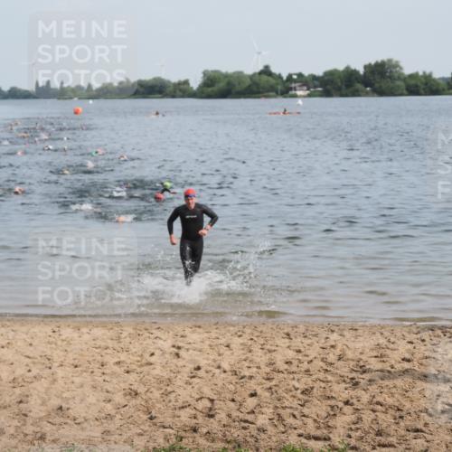 21.06.2025 - 27. Vierlanden-Triathlon MichiJ http://msf.ph/oto/7990816 15.06.2026 09:53:56 Schwimmen 307 meine-sportfotos.de