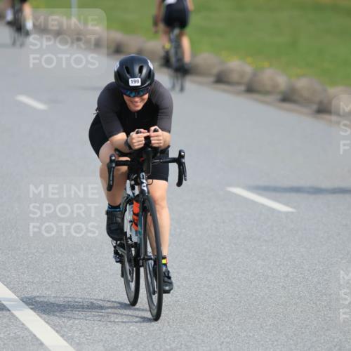 15.06.2025 - 27. Vierlanden-Triathlon H.Heesch http://msf.ph/oto/7990827 15.06.2025 09:54:28 Radfahren 43, 49, 73, 122, 199 meine-sportfotos.de