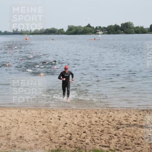 21.06.2025 - 27. Vierlanden-Triathlon MichiJ http://msf.ph/oto/7990834 15.06.2026 09:53:56 Schwimmen 307 meine-sportfotos.de
