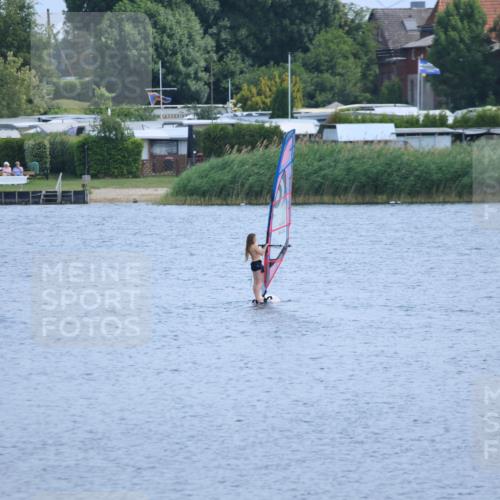 21.06.2025 - 27. Vierlanden-Triathlon H.Heesch http://msf.ph/oto/7990835 15.06.2025 11:53:19 Radfahren 717 meine-sportfotos.de