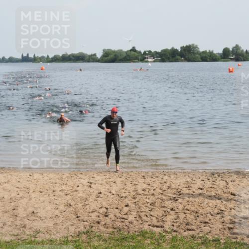 21.06.2025 - 27. Vierlanden-Triathlon MichiJ http://msf.ph/oto/7990856 15.06.2026 09:53:57 Schwimmen 307 meine-sportfotos.de