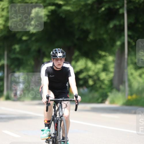 15.06.2025 - 7 Türme Triathlon Yannick Fuchs http://msf.ph/oto/7990866 15.06.2025 13:04:00 Radfahren 303, 364, 432, 453, 1127 meine-sportfotos.de