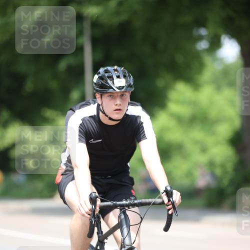 15.06.2025 - 7 Türme Triathlon Yannick Fuchs http://msf.ph/oto/7990870 15.06.2025 13:04:00 Radfahren 303, 364, 432, 453, 1127 meine-sportfotos.de