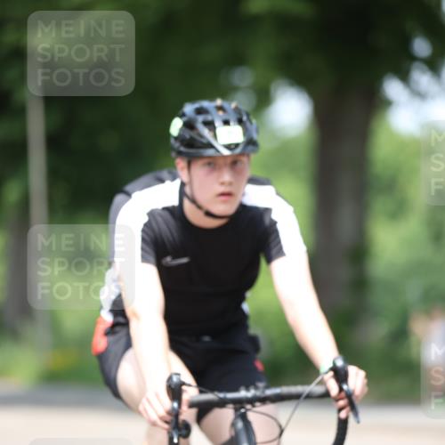 15.06.2025 - 7 Türme Triathlon Yannick Fuchs http://msf.ph/oto/7990874 15.06.2025 13:04:00 Radfahren 303, 364, 432, 453, 1127 meine-sportfotos.de