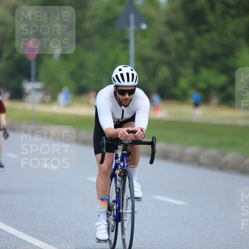 21.06.2025 - 27. Vierlanden-Triathlon H.Heesch http://msf.ph/oto/7990876 15.06.2025 11:53:53 Radfahren 745, 754, 893, 966 meine-sportfotos.de