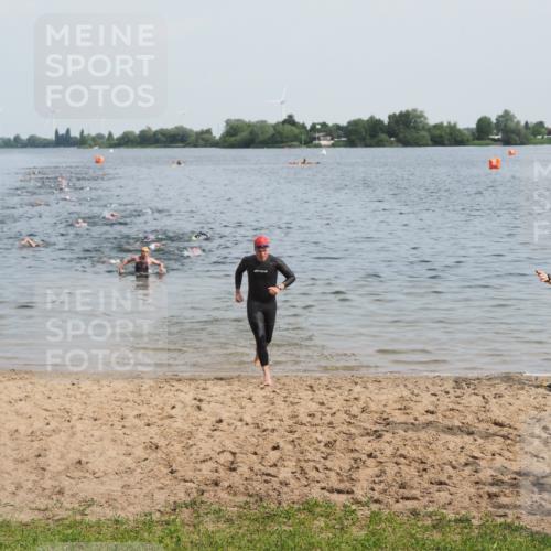21.06.2025 - 27. Vierlanden-Triathlon MichiJ http://msf.ph/oto/7990891 15.06.2026 09:53:57 Schwimmen 307 meine-sportfotos.de