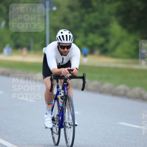 21.06.2025 - 27. Vierlanden-Triathlon H.Heesch http://msf.ph/oto/7990903 15.06.2025 11:53:53 Radfahren 745, 754, 893, 966 meine-sportfotos.de