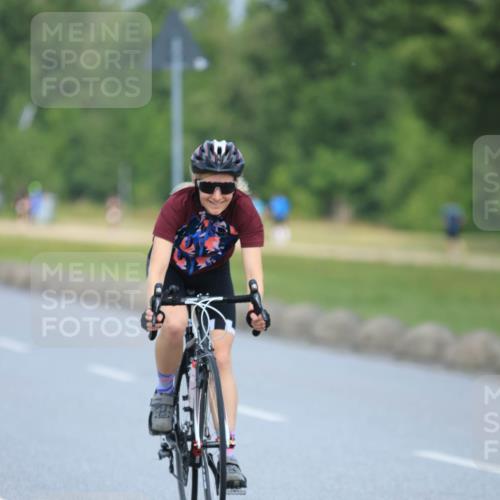 21.06.2025 - 27. Vierlanden-Triathlon H.Heesch http://msf.ph/oto/7990928 15.06.2025 11:53:55 Radfahren 745, 754, 893, 966 meine-sportfotos.de