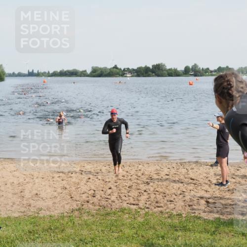 21.06.2025 - 27. Vierlanden-Triathlon MichiJ http://msf.ph/oto/7990941 15.06.2026 09:53:58 Schwimmen 267, 307 meine-sportfotos.de