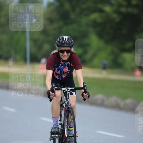 21.06.2025 - 27. Vierlanden-Triathlon H.Heesch http://msf.ph/oto/7990944 15.06.2025 11:53:55 Radfahren 745, 754, 893, 966 meine-sportfotos.de