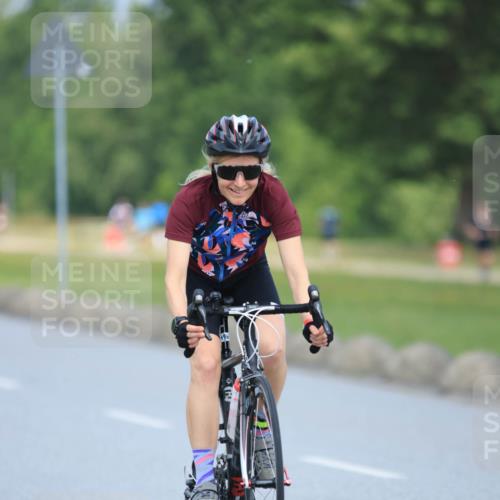 21.06.2025 - 27. Vierlanden-Triathlon H.Heesch http://msf.ph/oto/7990954 15.06.2025 11:53:55 Radfahren 745, 754, 893, 966 meine-sportfotos.de