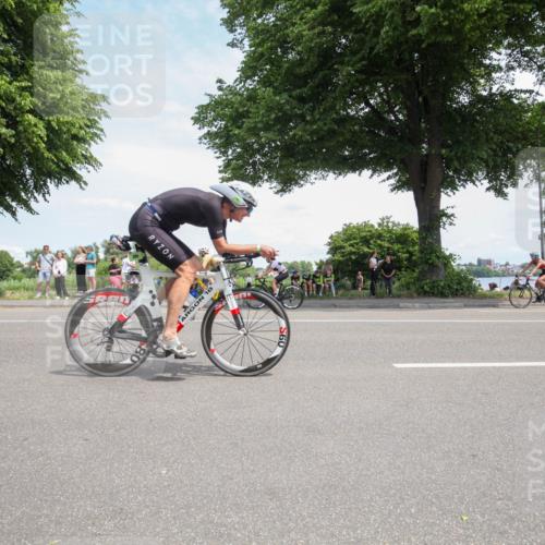15.06.2025 - 7 Türme Triathlon Yannick Fuchs http://msf.ph/oto/7990957 15.06.2025 13:18:56 Radfahren 197, 389, 718, 725, 811, 820, 867, 1086, 1115 meine-sportfotos.de