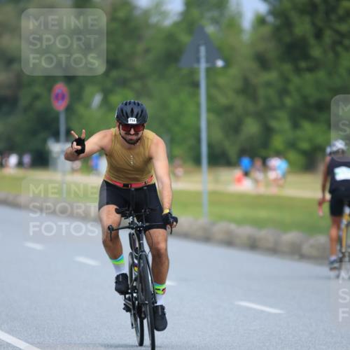 21.06.2025 - 27. Vierlanden-Triathlon H.Heesch http://msf.ph/oto/7990961 15.06.2025 11:53:58 Radfahren 754, 966 meine-sportfotos.de