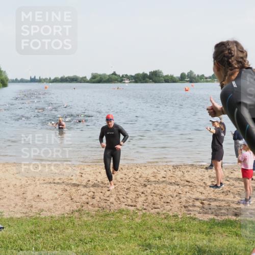 21.06.2025 - 27. Vierlanden-Triathlon MichiJ http://msf.ph/oto/7990971 15.06.2026 09:53:58 Schwimmen 267, 307 meine-sportfotos.de