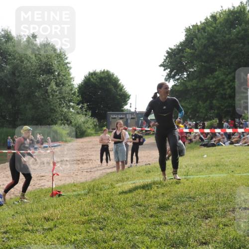 15.06.2025 - 27. Vierlanden-Triathlon KatJ http://msf.ph/oto/7990974 15.06.2025 09:12:06 Schwimmen 201, 215, 229 meine-sportfotos.de