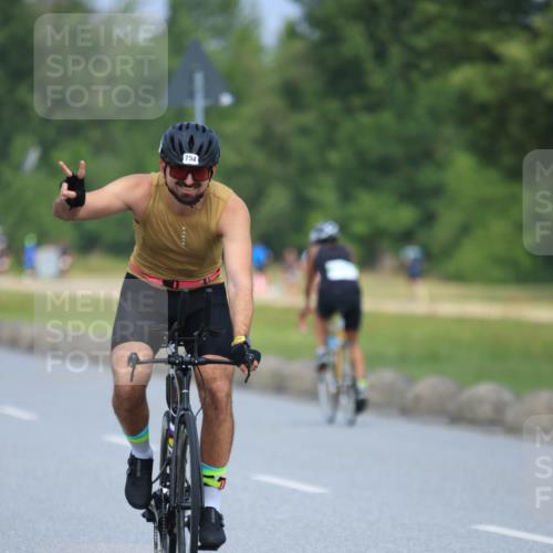 21.06.2025 - 27. Vierlanden-Triathlon H.Heesch http://msf.ph/oto/7990981 15.06.2025 11:53:59 Radfahren 754, 966 meine-sportfotos.de