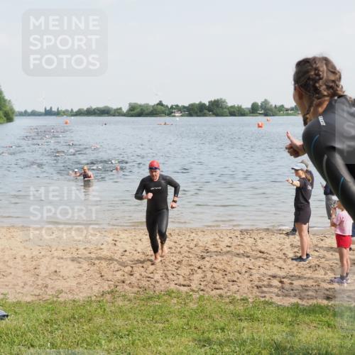 21.06.2025 - 27. Vierlanden-Triathlon MichiJ http://msf.ph/oto/7990986 15.06.2026 09:53:58 Schwimmen 267, 307 meine-sportfotos.de