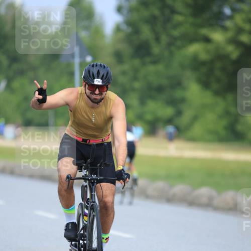 21.06.2025 - 27. Vierlanden-Triathlon H.Heesch http://msf.ph/oto/7990989 15.06.2025 11:53:59 Radfahren 754, 966 meine-sportfotos.de