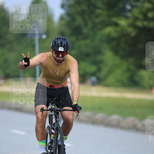 21.06.2025 - 27. Vierlanden-Triathlon H.Heesch http://msf.ph/oto/7990994 15.06.2025 11:53:59 Radfahren 754, 966 meine-sportfotos.de