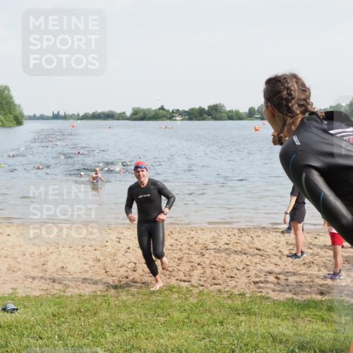 21.06.2025 - 27. Vierlanden-Triathlon MichiJ http://msf.ph/oto/7991023 15.06.2026 09:53:59 Schwimmen 267, 307 meine-sportfotos.de