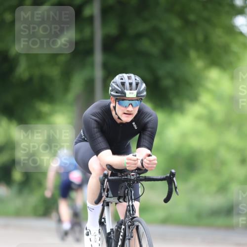 15.06.2025 - 7 Türme Triathlon Yannick Fuchs http://msf.ph/oto/7991028 15.06.2025 11:56:25 Radfahren 211, 303 meine-sportfotos.de
