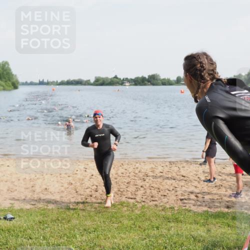 21.06.2025 - 27. Vierlanden-Triathlon MichiJ http://msf.ph/oto/7991036 15.06.2026 09:53:59 Schwimmen 267, 307 meine-sportfotos.de