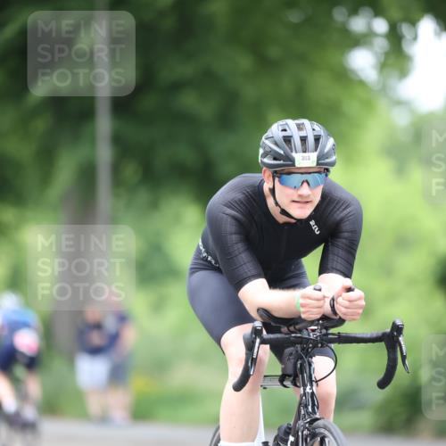 15.06.2025 - 7 Türme Triathlon Yannick Fuchs http://msf.ph/oto/7991040 15.06.2025 11:56:25 Radfahren 211, 303 meine-sportfotos.de