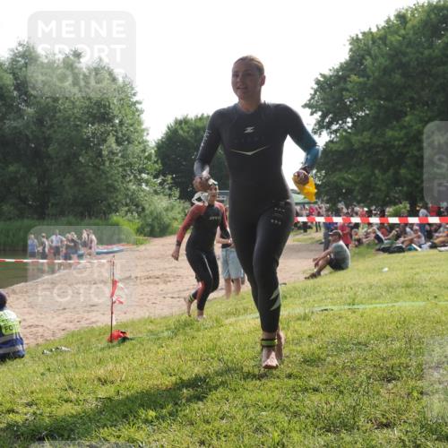 15.06.2025 - 27. Vierlanden-Triathlon KatJ http://msf.ph/oto/7991041 15.06.2025 09:12:07 Schwimmen 201, 215, 229 meine-sportfotos.de