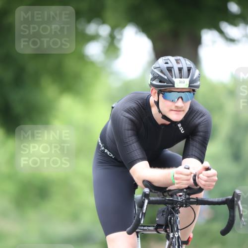 15.06.2025 - 7 Türme Triathlon Yannick Fuchs http://msf.ph/oto/7991053 15.06.2025 11:56:25 Radfahren 211, 303 meine-sportfotos.de