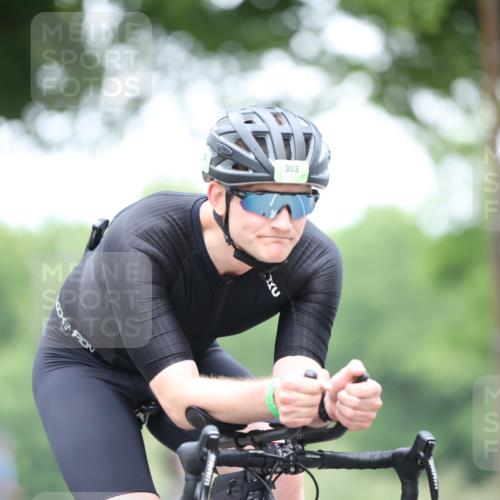 15.06.2025 - 7 Türme Triathlon Yannick Fuchs http://msf.ph/oto/7991063 15.06.2025 11:56:26 Radfahren 211, 303 meine-sportfotos.de