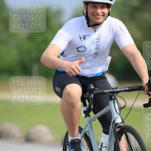 15.06.2025 - 27. Vierlanden-Triathlon H.Heesch http://msf.ph/oto/7991067 15.06.2025 09:55:40 Radfahren 2, 5, 58, 237 meine-sportfotos.de