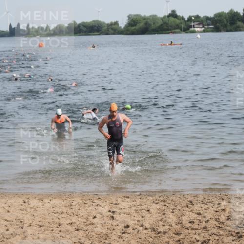 21.06.2025 - 27. Vierlanden-Triathlon MichiJ http://msf.ph/oto/7991095 15.06.2026 09:54:04 Schwimmen 267, 307, 356 meine-sportfotos.de