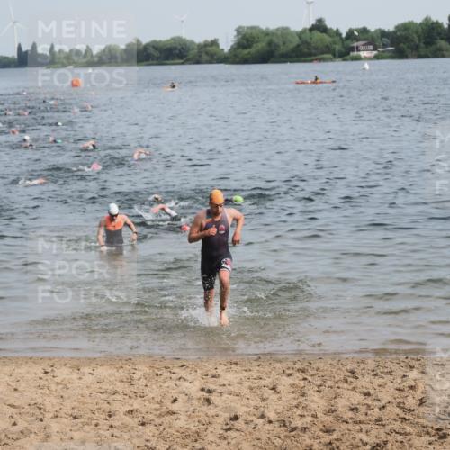 21.06.2025 - 27. Vierlanden-Triathlon MichiJ http://msf.ph/oto/7991107 15.06.2026 09:54:04 Schwimmen 267, 307, 356 meine-sportfotos.de