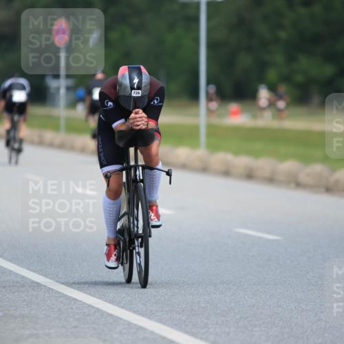 21.06.2025 - 27. Vierlanden-Triathlon H.Heesch http://msf.ph/oto/7991109 15.06.2025 11:54:23 Radfahren 726, 753, 816, 860 meine-sportfotos.de