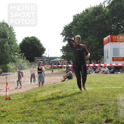 15.06.2025 - 27. Vierlanden-Triathlon KatJ http://msf.ph/oto/7991124 15.06.2025 09:12:10 Schwimmen 201, 215, 229 meine-sportfotos.de